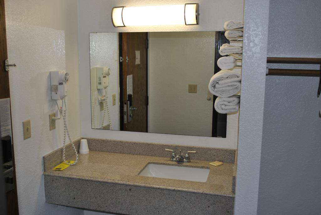 Waconia Inn And Suites الغرفة الصورة