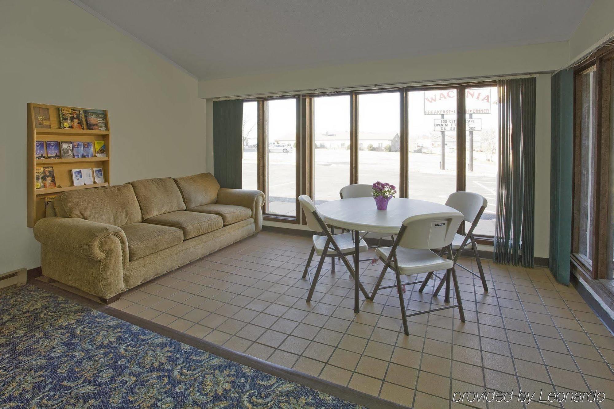 Waconia Inn And Suites الغرفة الصورة